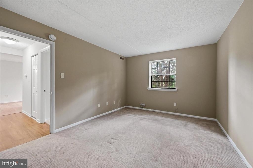 2402 Pond View Drive - Photo 9