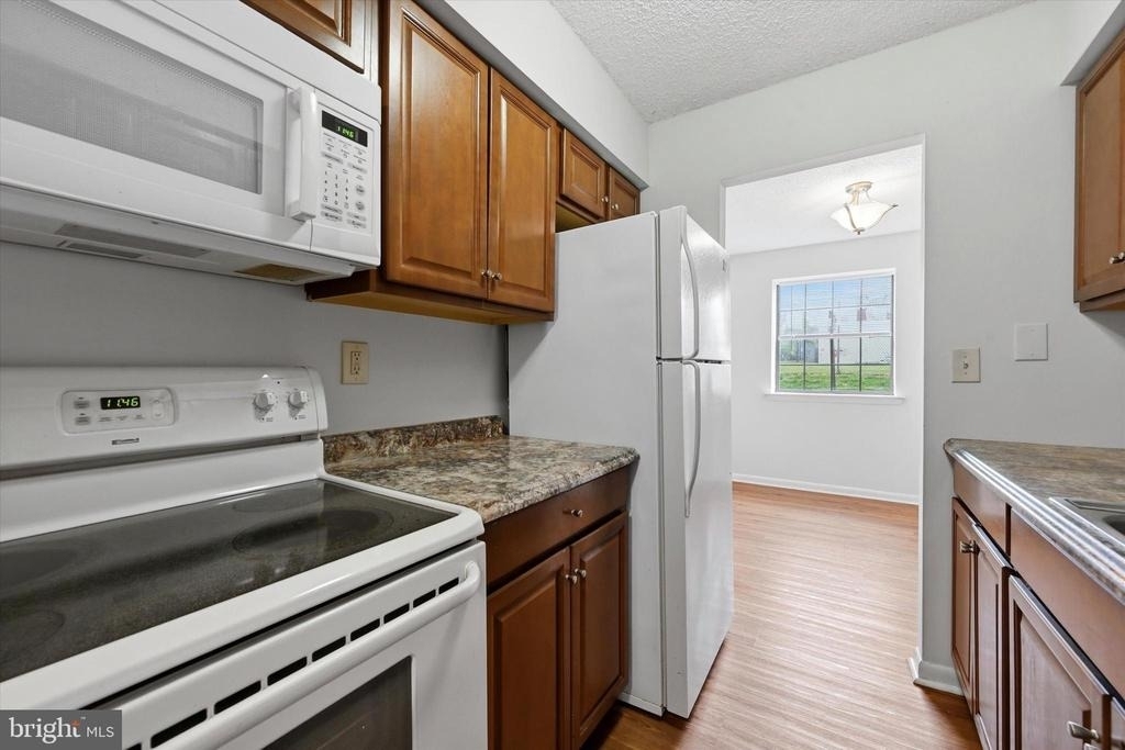 2402 Pond View Drive - Photo 3