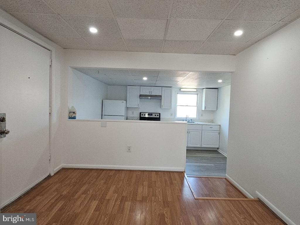 10 Broad Street E - Photo 24