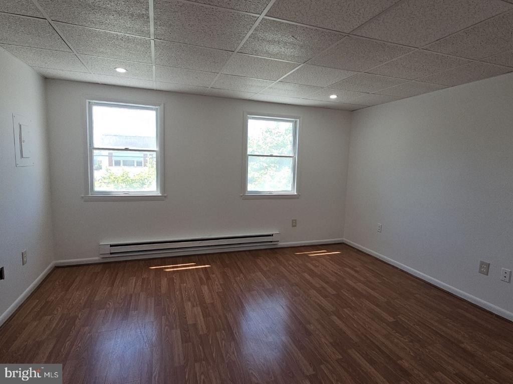 10 Broad Street E - Photo 18