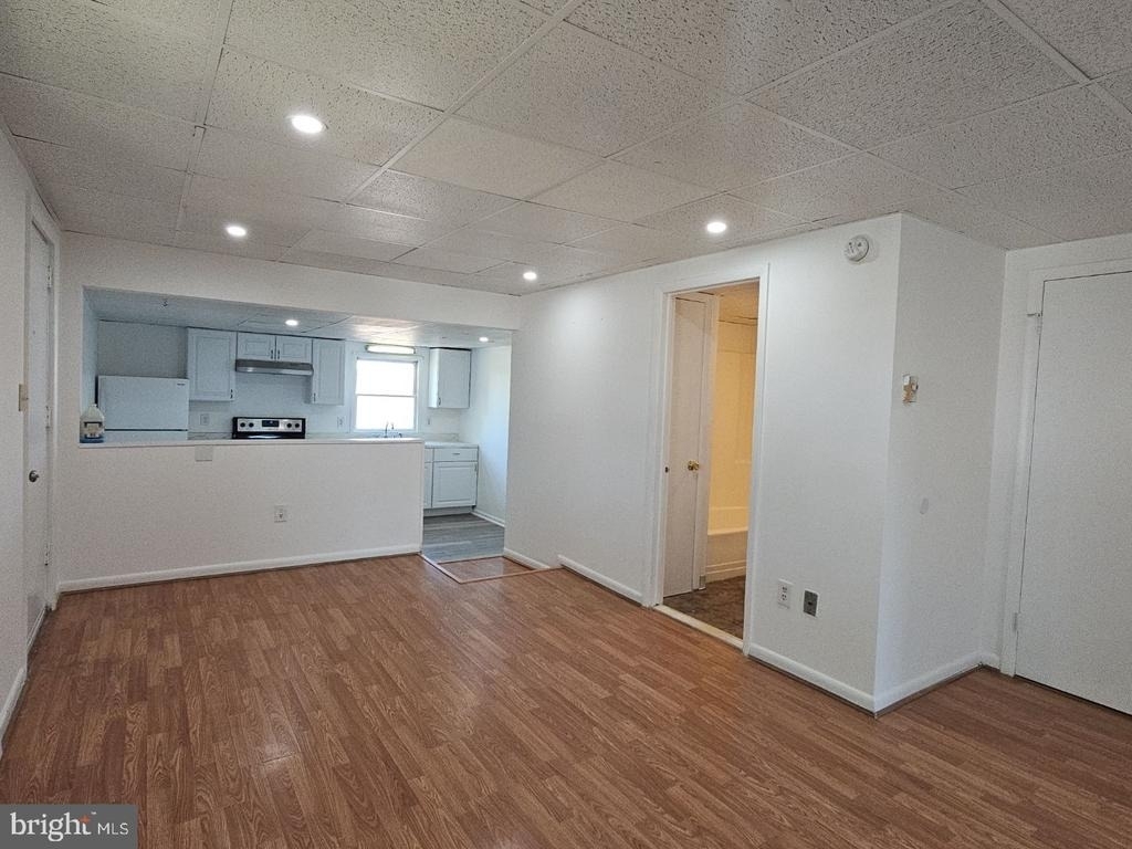10 Broad Street E - Photo 22