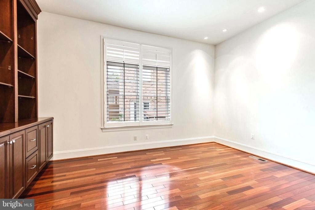 8319 Quarry Manor Terrace - Photo 10