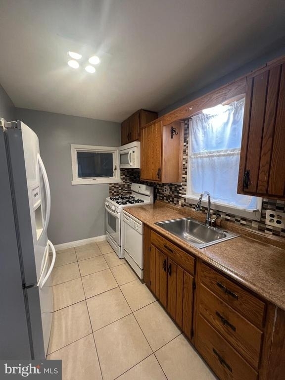 2518 Linwood Road - Photo 7