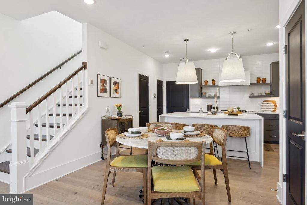 111 E Cromwell Street - Photo 2