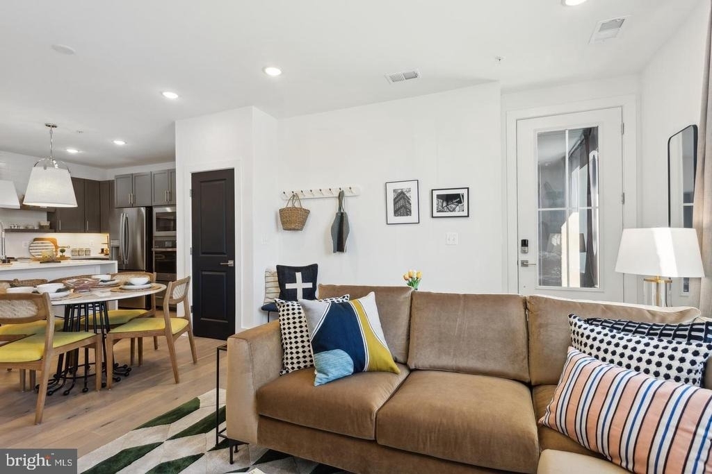 111 E Cromwell Street - Photo 6