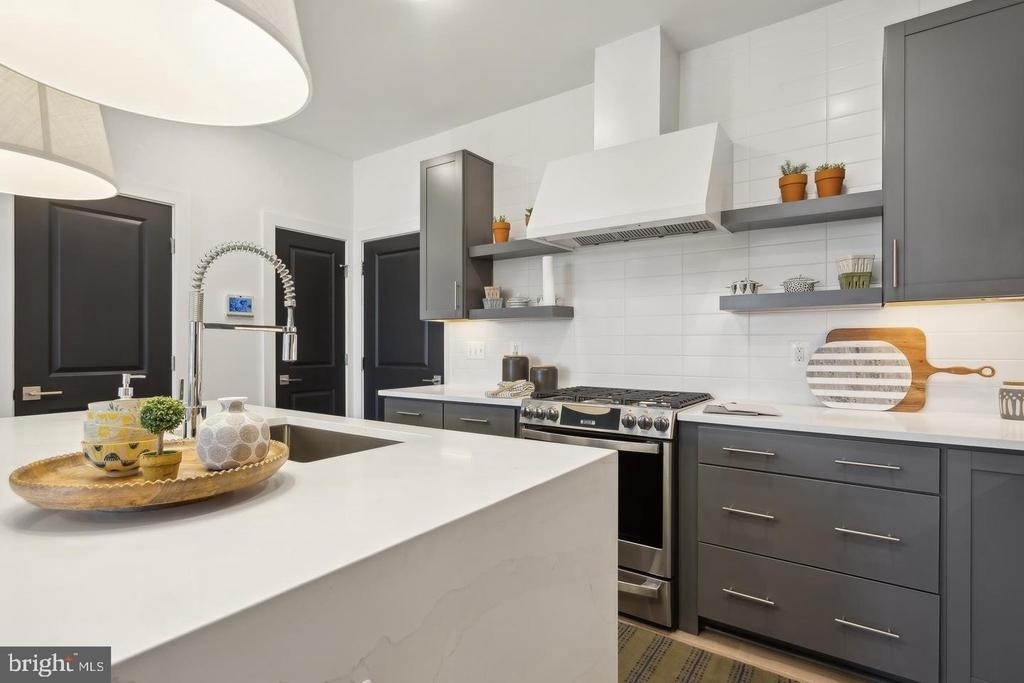111 E Cromwell Street - Photo 14