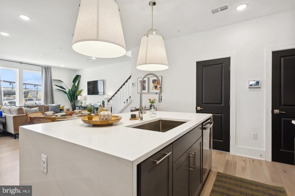 111 E Cromwell Street - Photo 10