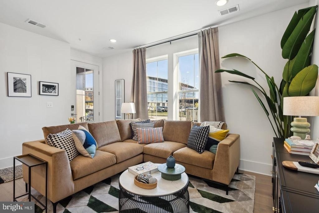 111 E Cromwell Street - Photo 5