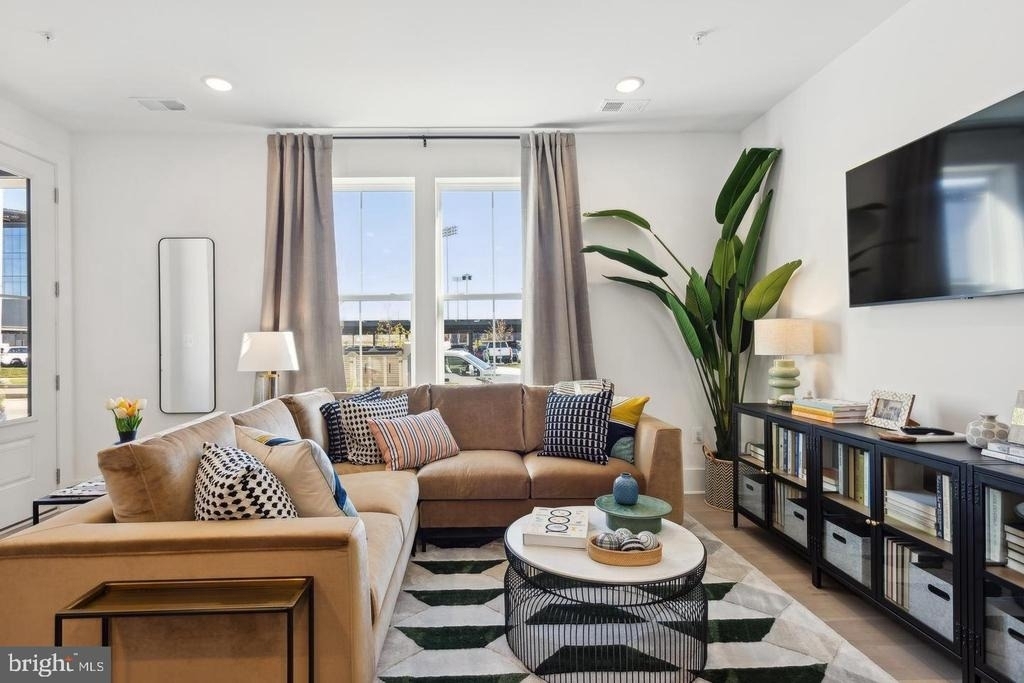 111 E Cromwell Street - Photo 4