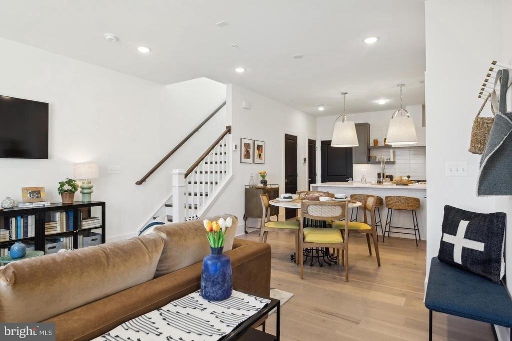 111 E Cromwell Street - Photo 1
