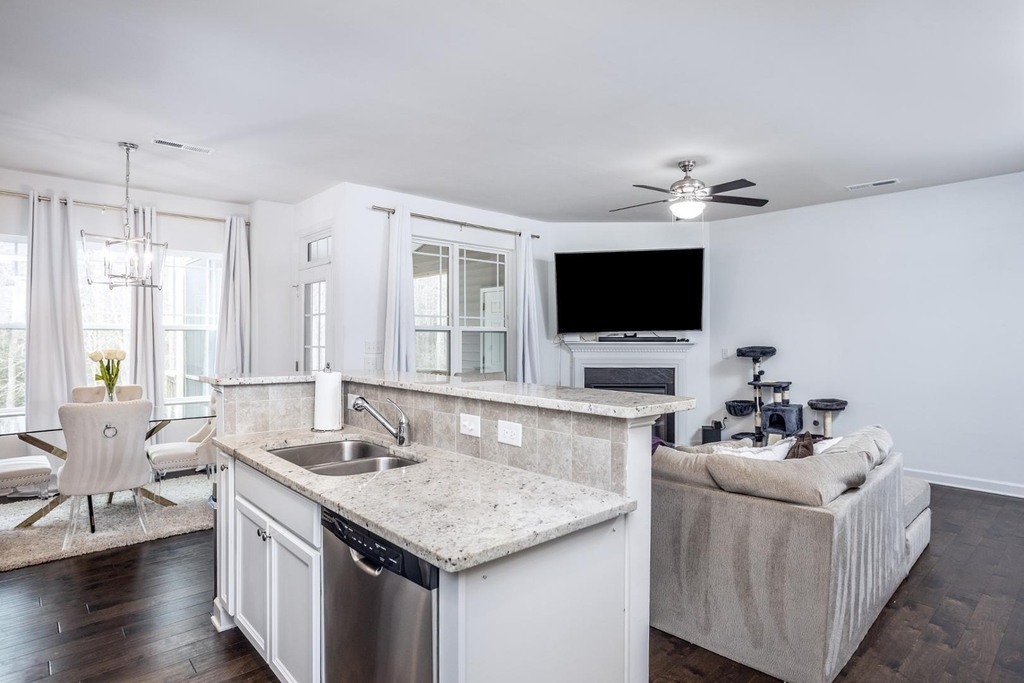 264 Wembley Drive - Photo 5