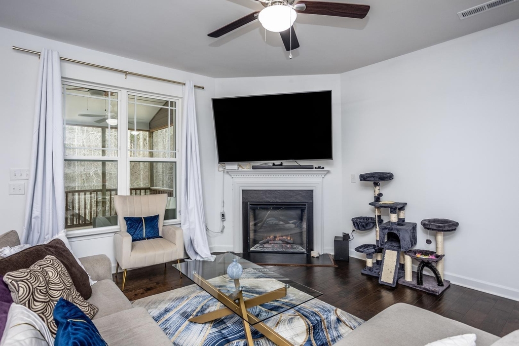 264 Wembley Drive - Photo 3