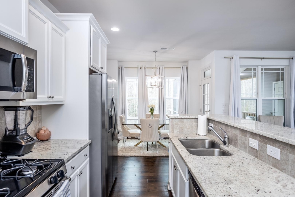 264 Wembley Drive - Photo 8