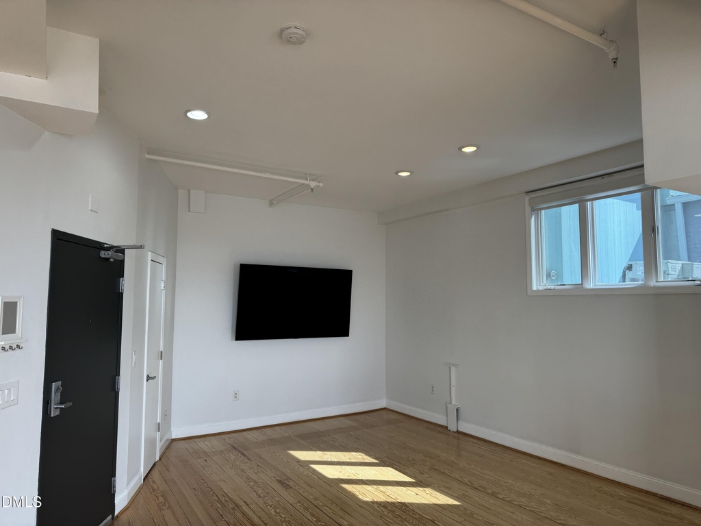 109 W Main Street - Photo 8