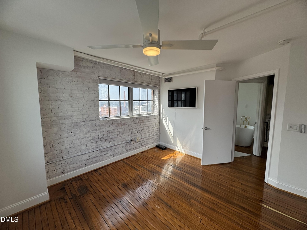 109 W Main Street - Photo 10