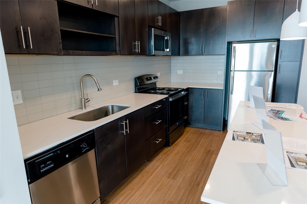 5310 Helen St - Photo 2