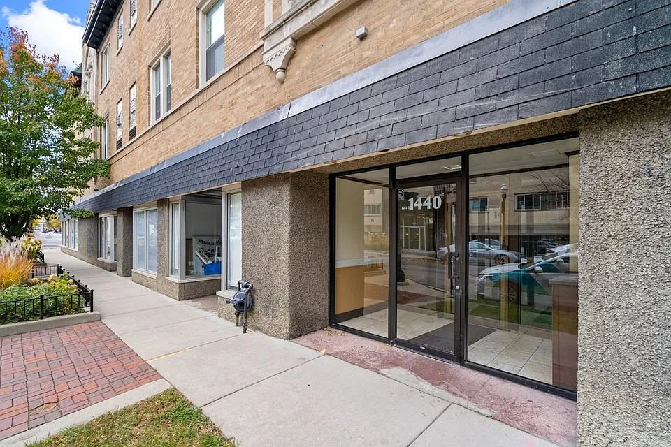 1440 W Howard Street - Photo 0