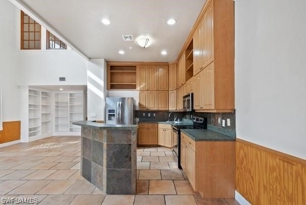 819 James Street - Photo 0