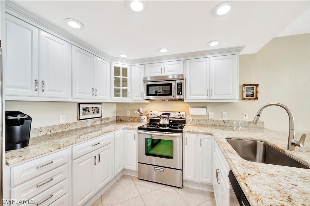 6131 Pelican Bay Boulevard - Photo 7
