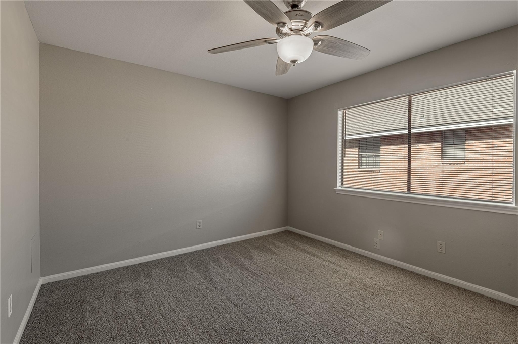 2404 Sycamore Avenue - Photo 17