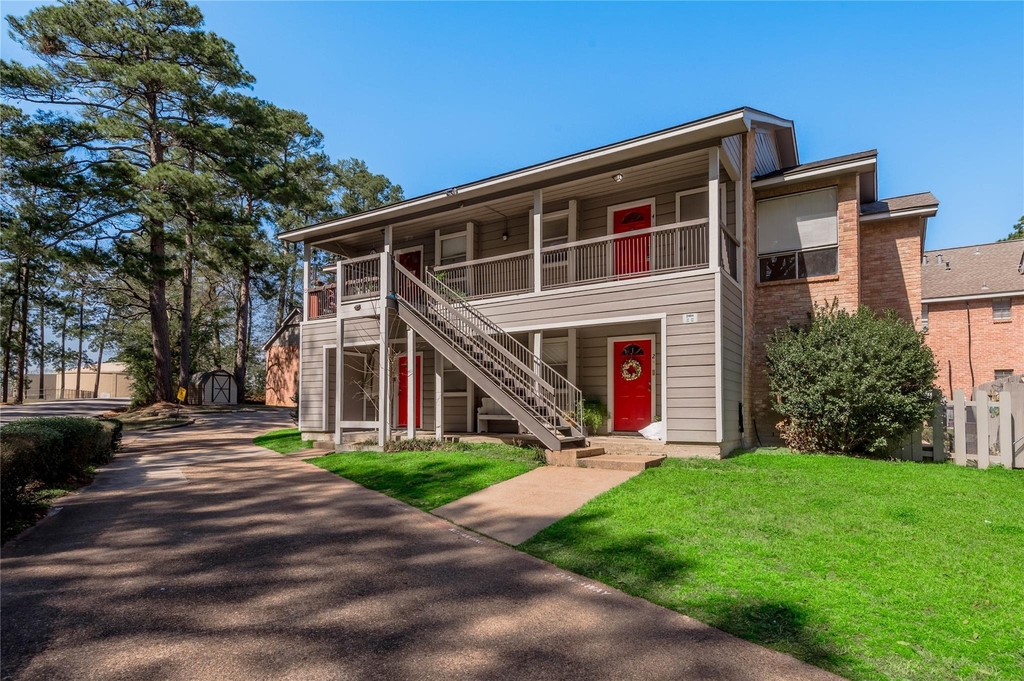 2404 Sycamore Avenue - Photo 0