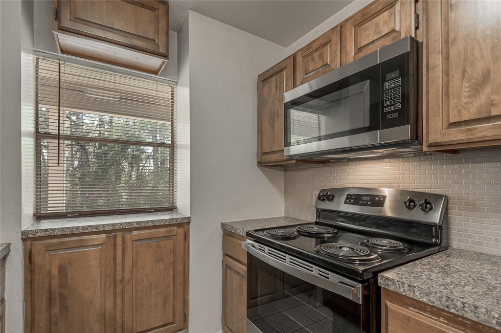 2404 Sycamore Avenue - Photo 11