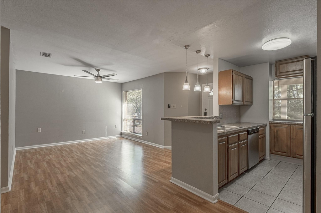 2404 Sycamore Avenue - Photo 9