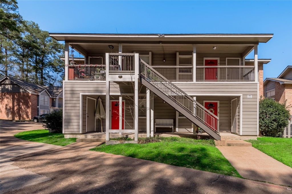 2404 Sycamore Avenue - Photo 1