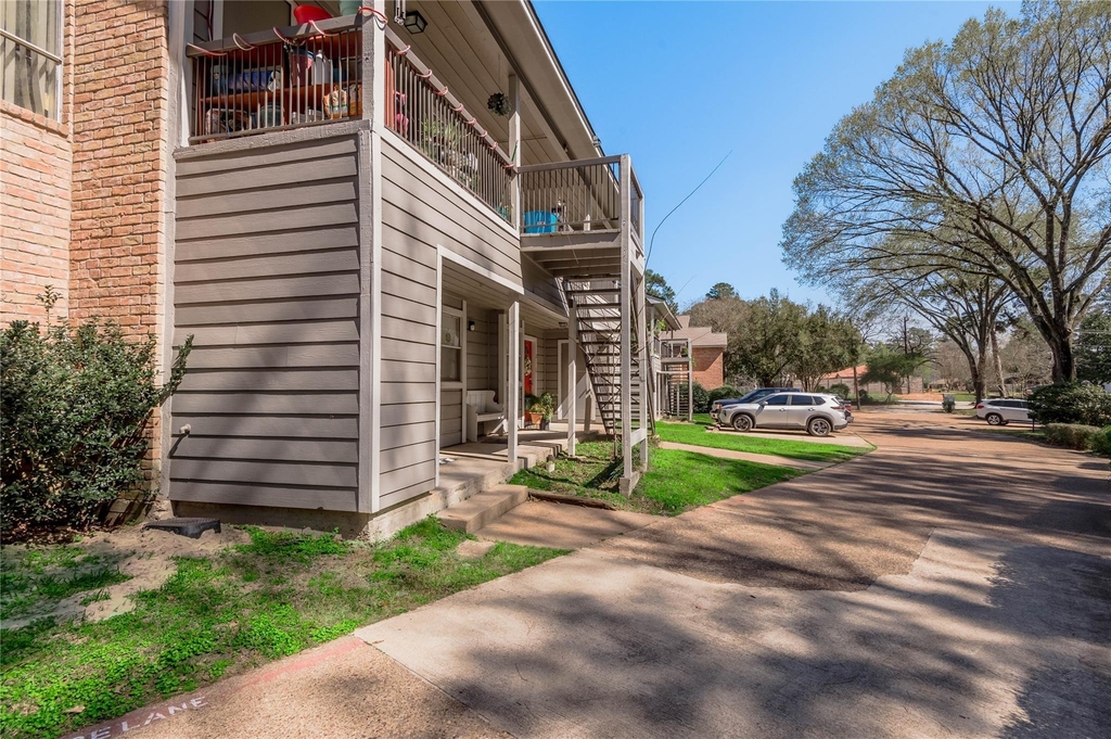 2404 Sycamore Avenue - Photo 2