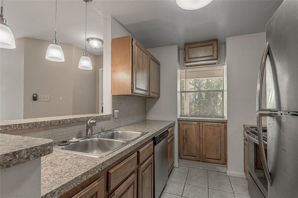 2404 Sycamore Avenue - Photo 10