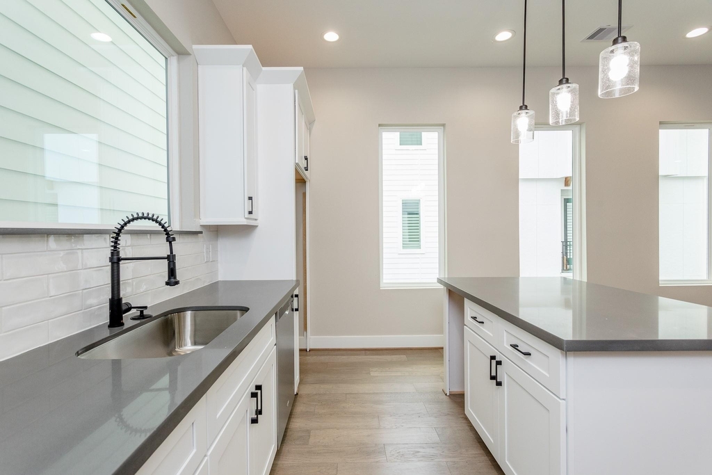 1439 W 25th Street - Photo 33