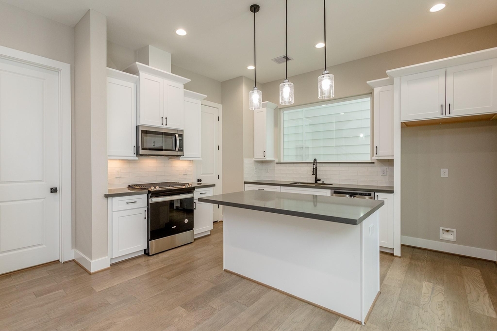 1439 W 25th Street - Photo 8