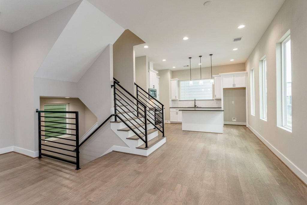 1439 W 25th Street - Photo 11