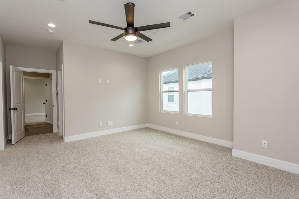 1439 W 25th Street - Photo 2