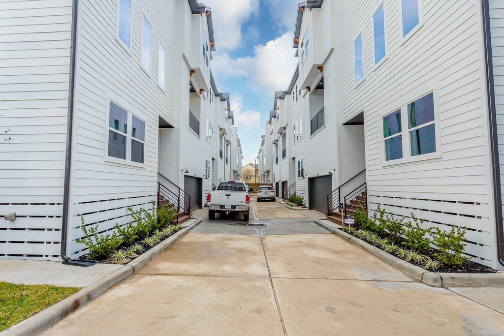 1439 W 25th Street - Photo 35