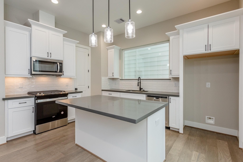 1439 W 25th Street - Photo 10