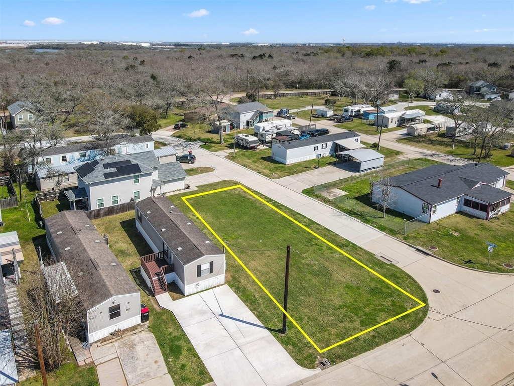 3035 Bay Oaks Harbor Drive - Photo 2