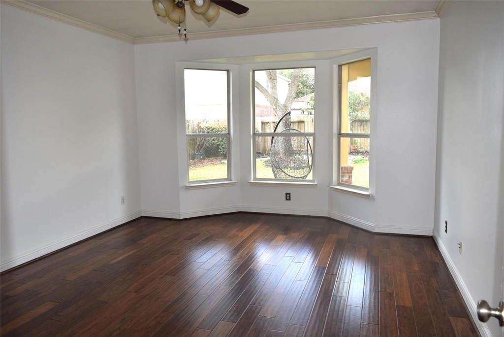 4911 Dwarf Honey Suckle Court - Photo 10