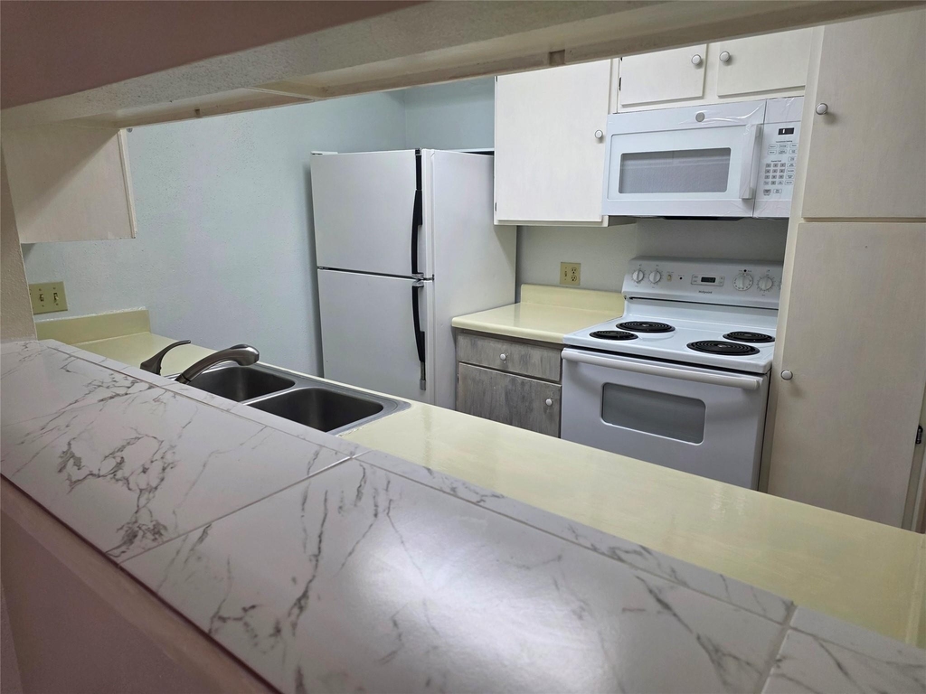 3025 Walnut Bend Lane - Photo 13
