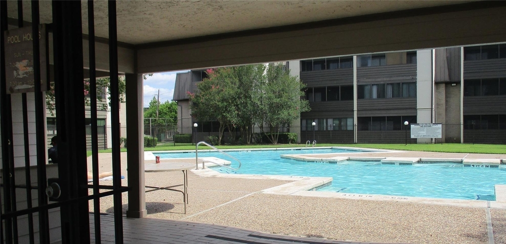 3025 Walnut Bend Lane - Photo 32
