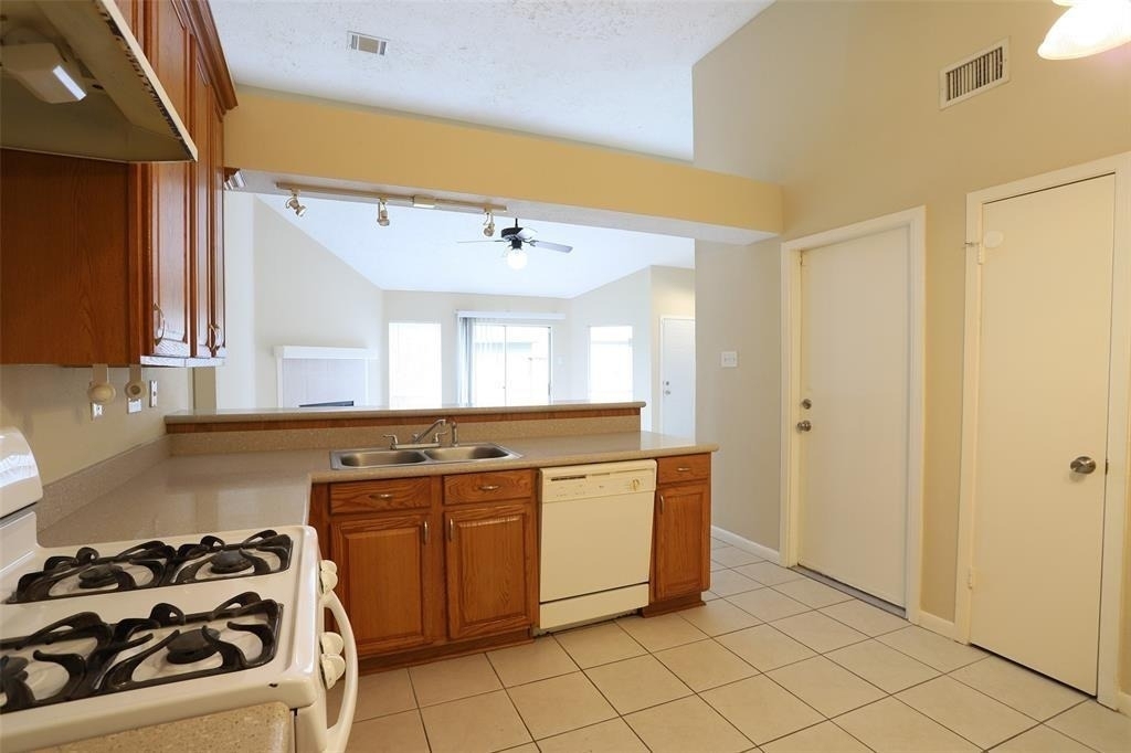 11011 Shadowfield Drive - Photo 6