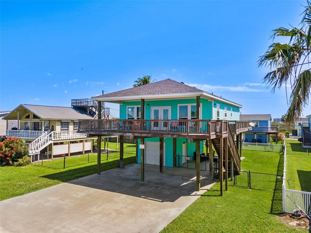 3923 Reeves Drive - Photo 2