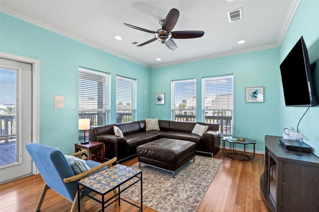 3923 Reeves Drive - Photo 4