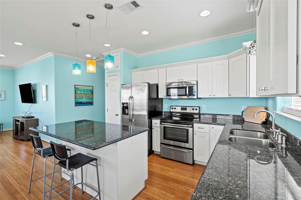 3923 Reeves Drive - Photo 9