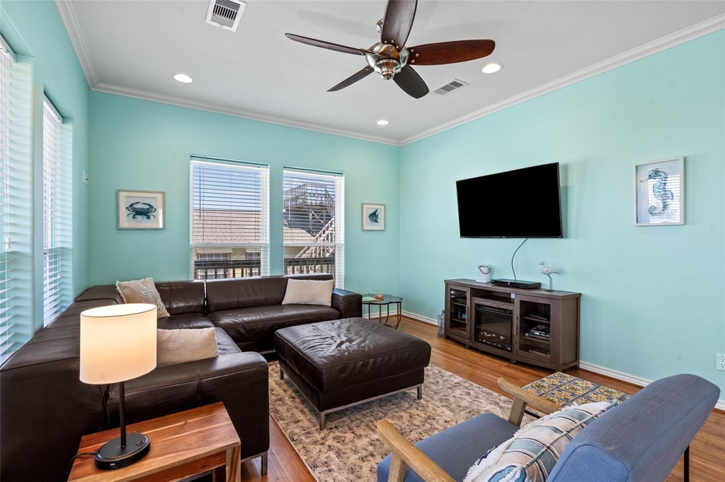 3923 Reeves Drive - Photo 5