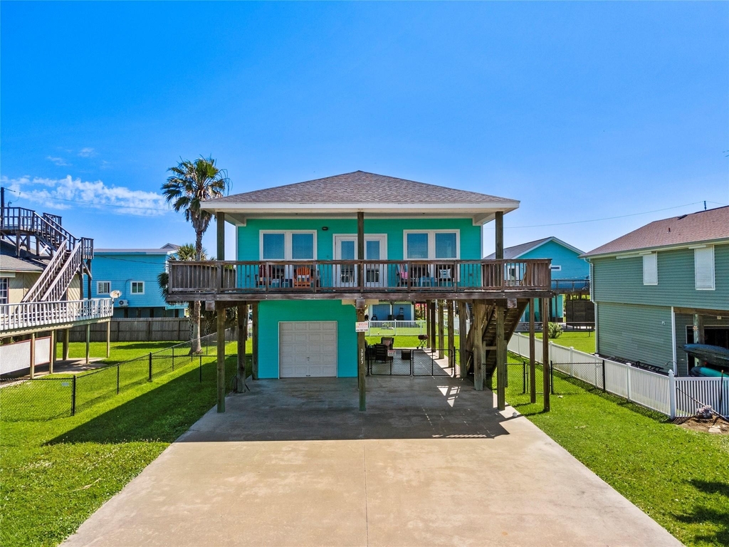 3923 Reeves Drive - Photo 0