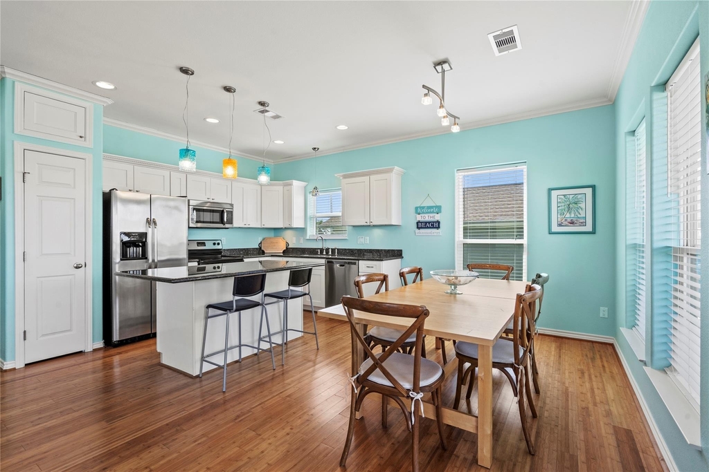 3923 Reeves Drive - Photo 8