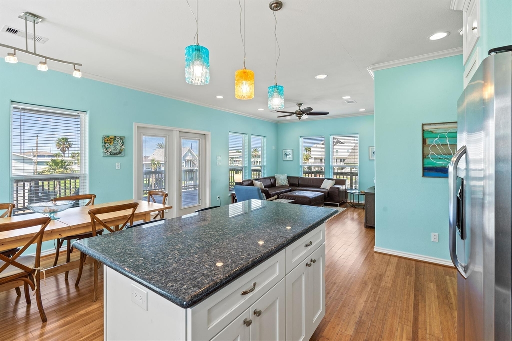 3923 Reeves Drive - Photo 11