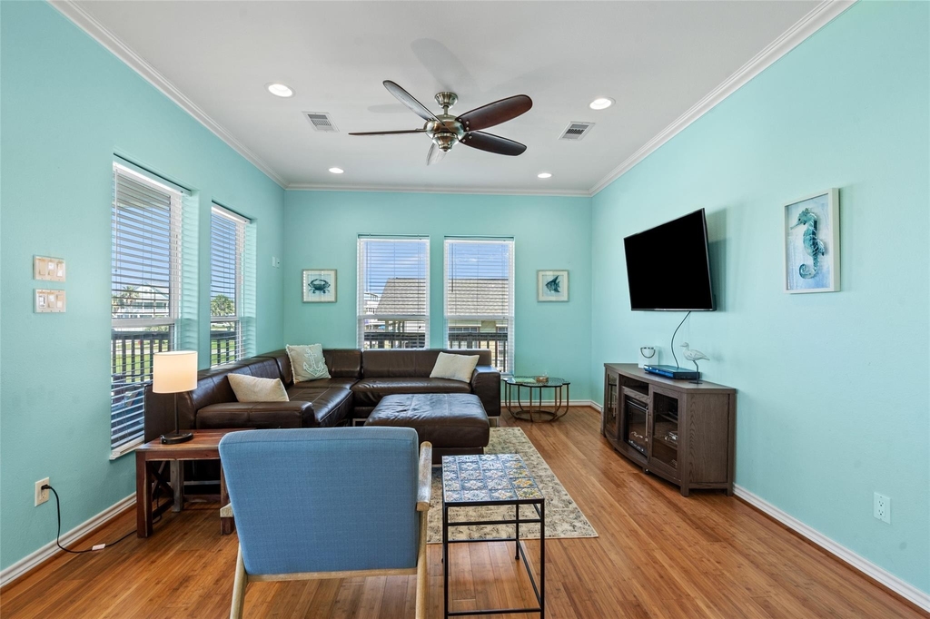 3923 Reeves Drive - Photo 6