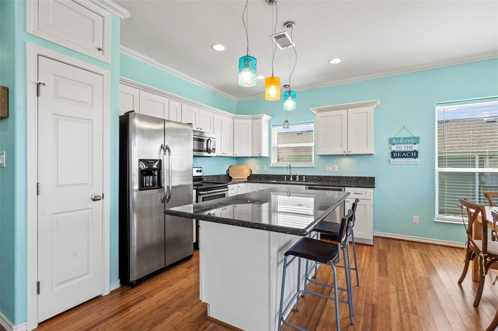 3923 Reeves Drive - Photo 10